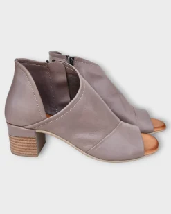 Everly Gia 01