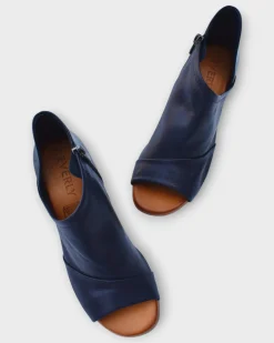 Everly Gia 01