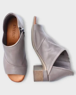 Everly Gia 01