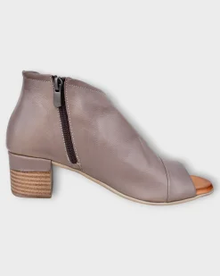 Everly Gia 01