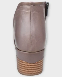 Everly Gia 01