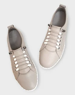 Everly Leora 01